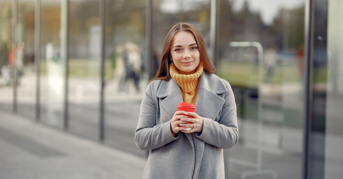 Jak ubrać się do zimnego biura i wyglądać świetnie? Ciepłe stylizacje, które robią wrażenie