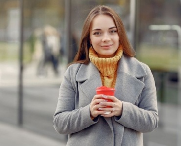 Jak ubrać się do zimnego biura i wyglądać świetnie? Ciepłe stylizacje, które robią wrażenie