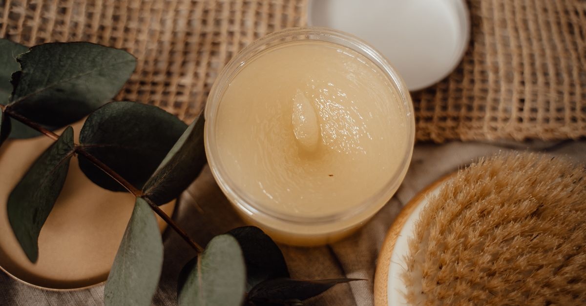 Peeling do ciała bez tajemnic: jak często go robić, by skóra była gładka i zdrowa?