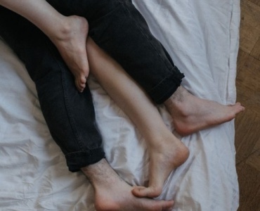 Miłość ponad etykietami: jak budować związek, gdy macie różne orientacje seksualne?