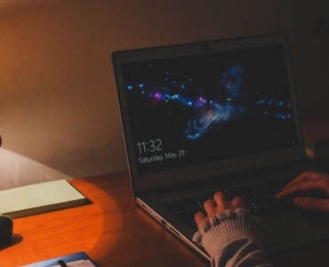 Zamknij laptop w głowie: jak przestać zabierać pracę do domu myślami