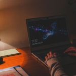 Zamknij laptop w głowie: jak przestać zabierać pracę do domu myślami